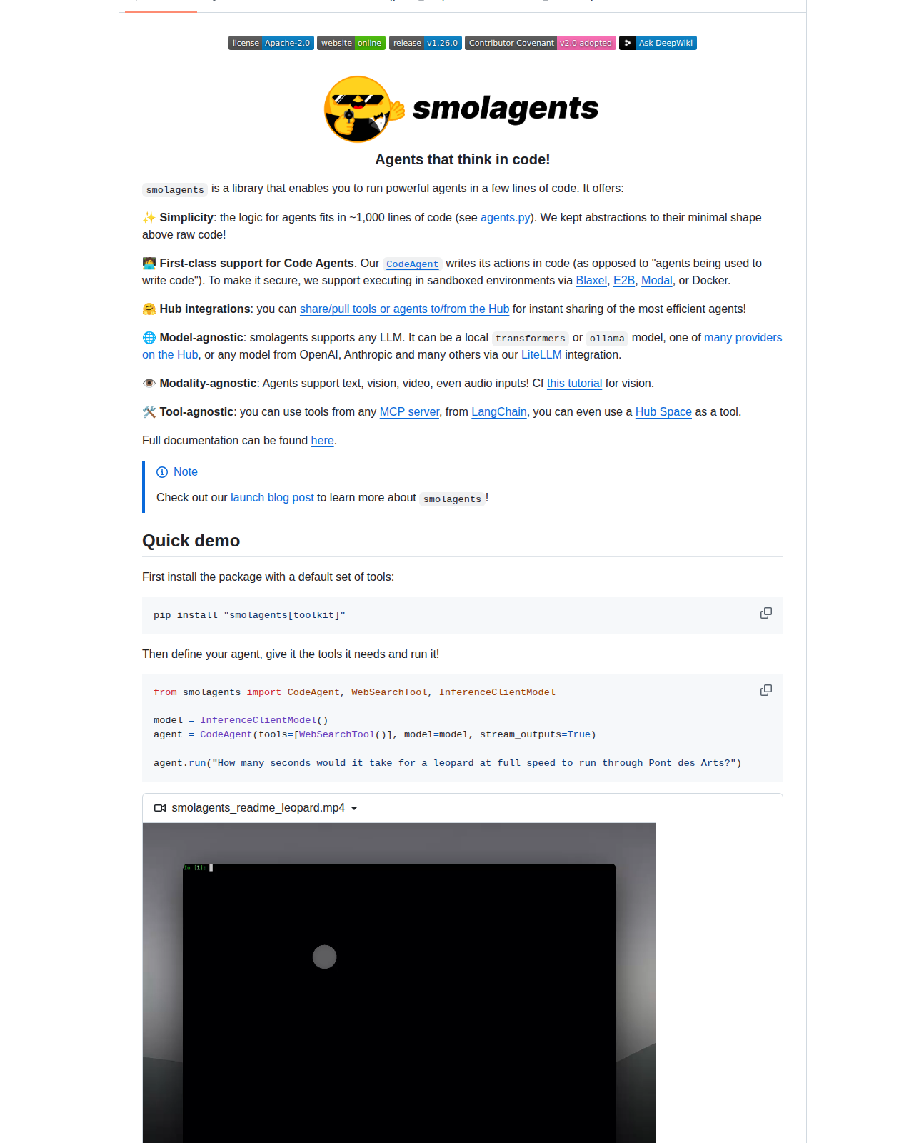 Hugging Face smolagents 的 GitHub README 開頭，顯示專案名稱、標語「Agents that think in code!」與六項核心特徵說明